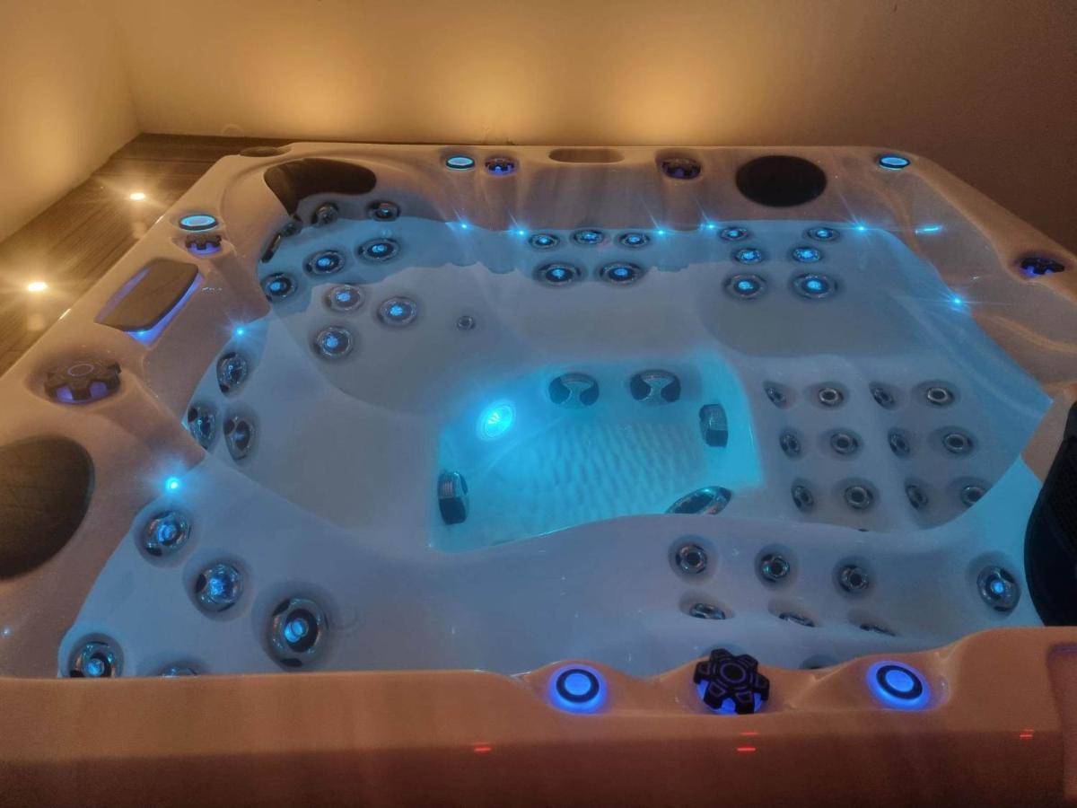 Villa Avec Piscine, Jacuzzi Et Vue Imprenable ! Herry Buitenkant foto